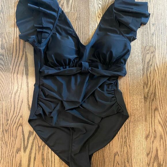 Stunner Black Ruffle Sleeve Swimsuit Size 1XL - Picture 5 of 6